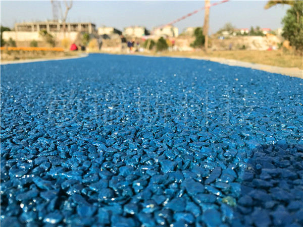 ��䁲�ɫ͸ˮ�r��·��